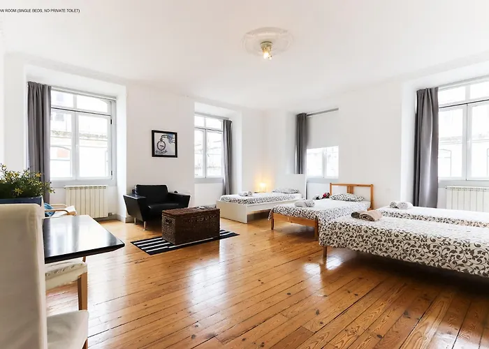 Silver Flower - Flat In Center Pensión